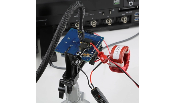 Test della sonda ottica HV GaN FET e misurazione del segnale di gate-drive e dell'uscita ad alta tensione 